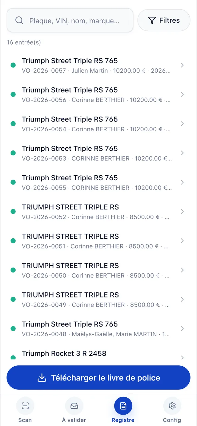 Le registre Registr avec de vraies entrées Triumph, numéros VO-2026 et bouton Télécharger le livre de police.