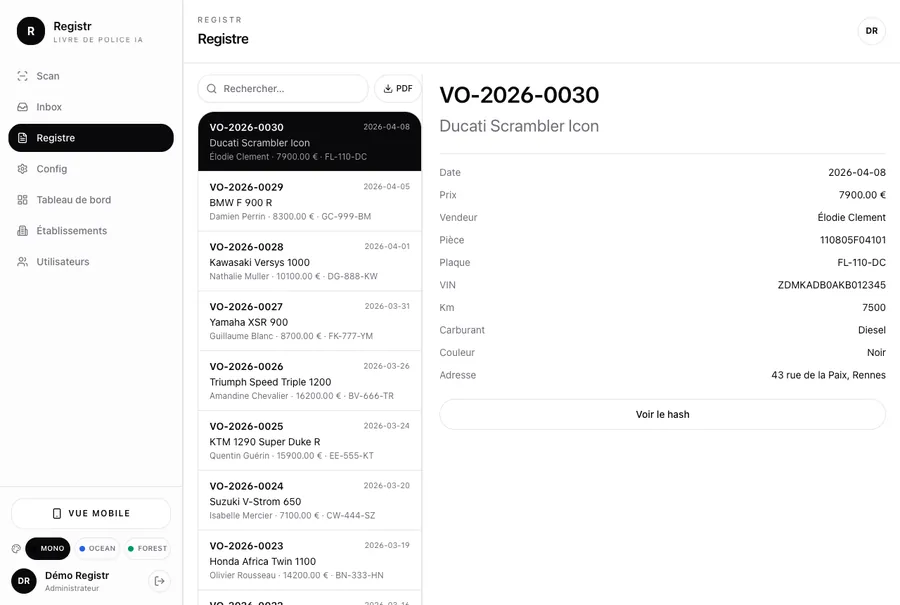 Vue bureau du registre Registr : liste des entrées et fiche détaillée d'une moto Ducati Scrambler avec date, prix, vendeur, VIN et bouton Voir le hash.